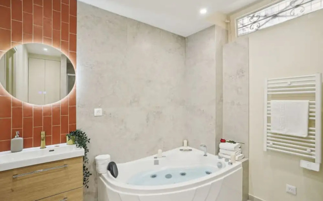 Ganneron in Paris With 1 Bedrooms and 1 Bathrooms