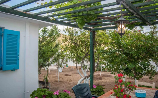 PERIVOLI 4-CHORA(5min away from the center by car)