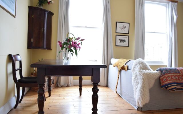 Quirky 1 Bedroom Flat in Highbury With Roof Terrace