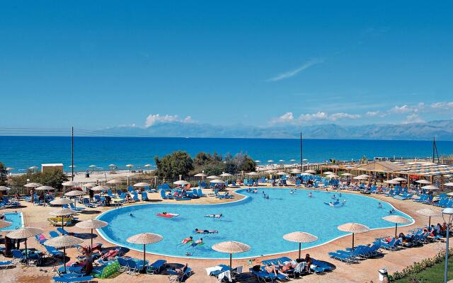 Almуros Beach Resort and Spa