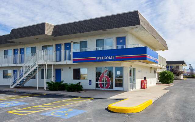 Motel 6 Laramie, WY