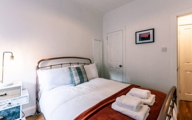 Writer s Apartment - Beautiful One Bed on the Famous Royal Mile