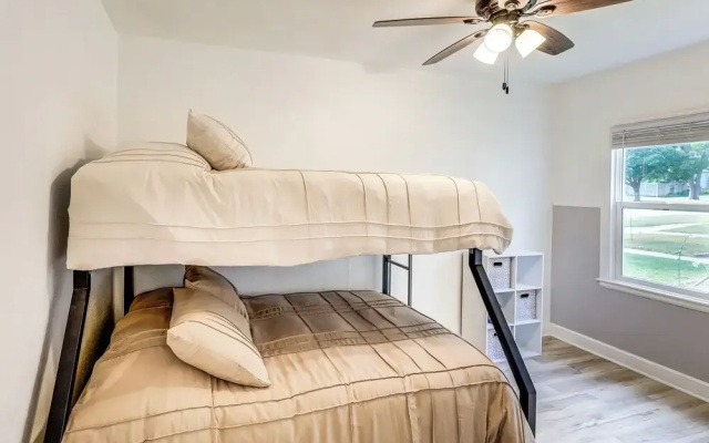 Half-mi to Dtwn Yankton & River: Charming Home!