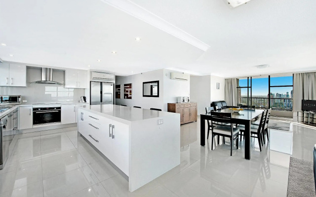 ULTIQA Beach Haven At Broadbeach
