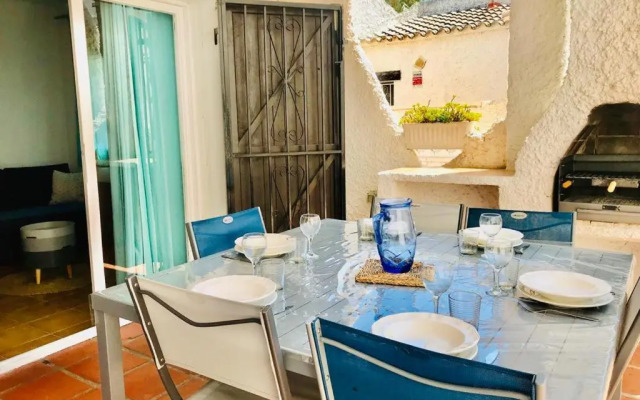 Charmante maisonnette avec piscine communautaire, idéale vacances familiales