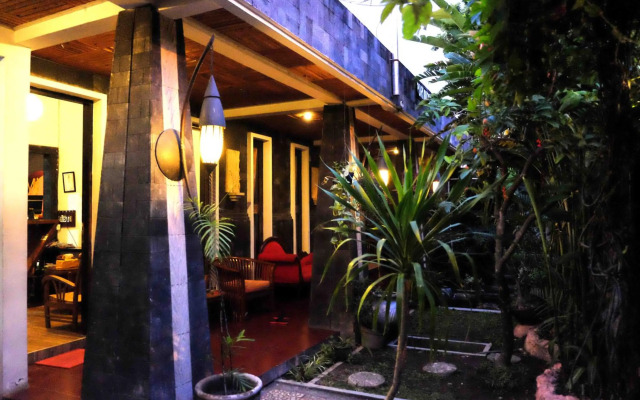 Puri Minggiran Guest House