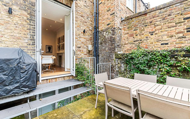 London Luxe Retreat: 5-bed Gem