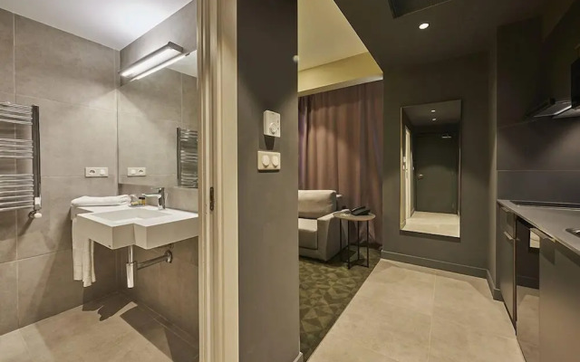 M Suite Hotel