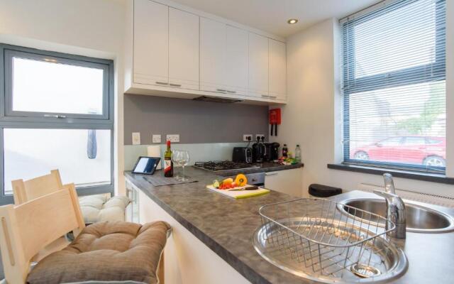 City Retreat, 2 Bed House with Cloudstream Hot Tub