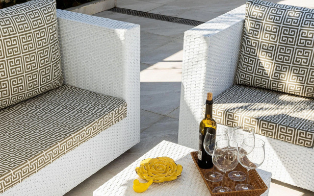 Casa com piscina e churrasqueira perto da praia