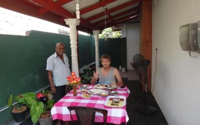 Dinesh Restaurant & Guest House