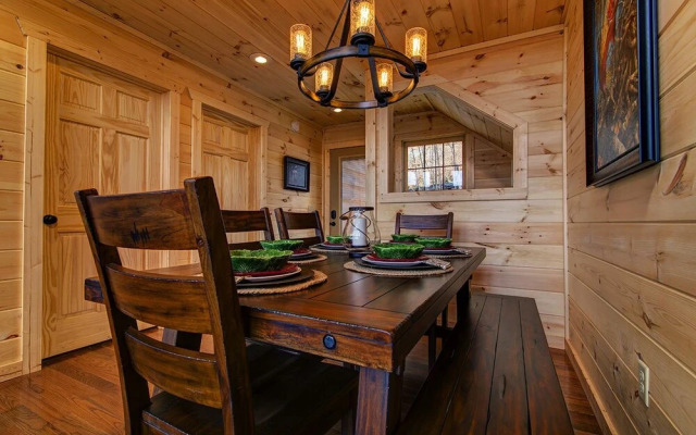 A River Runs Through It 3 Bedrooms 3 Bathrooms Cabin