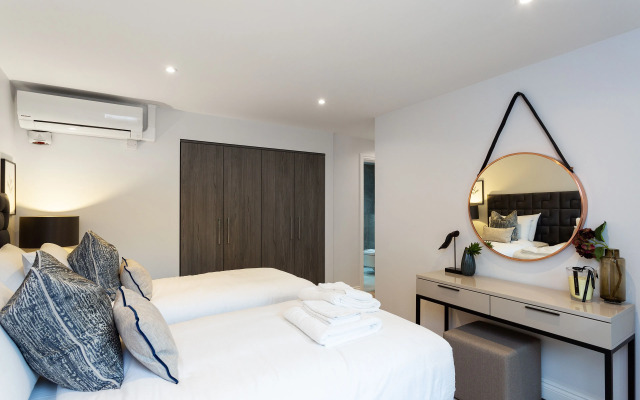 The Carlyle - Elegant Serviced Apartments