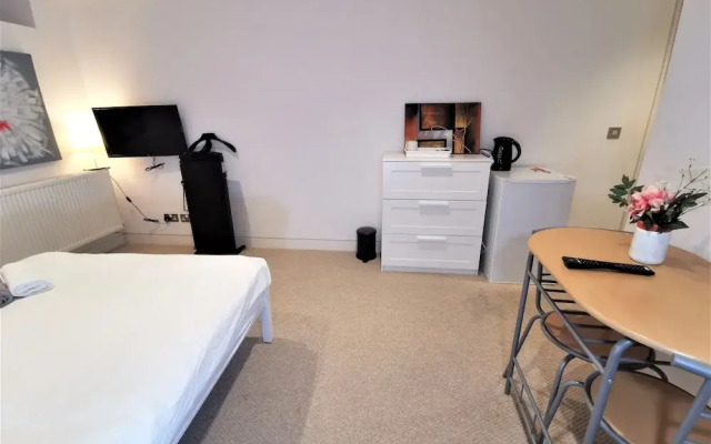 Spacious Double Room with en-suite - 2c