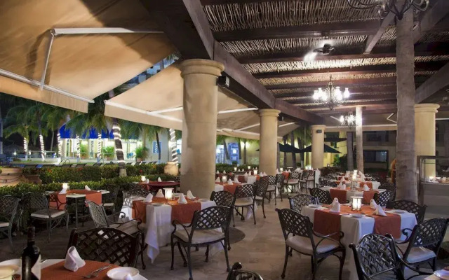 Villa del Palmar Residences