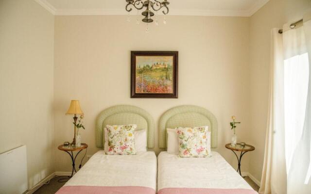 Giant's View Village