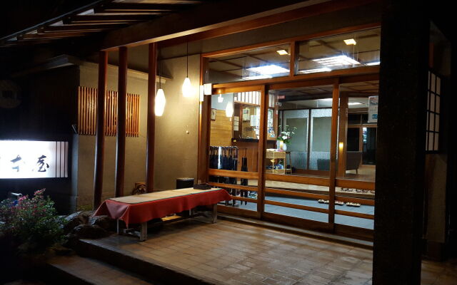 Tsukimotoya Ryokan