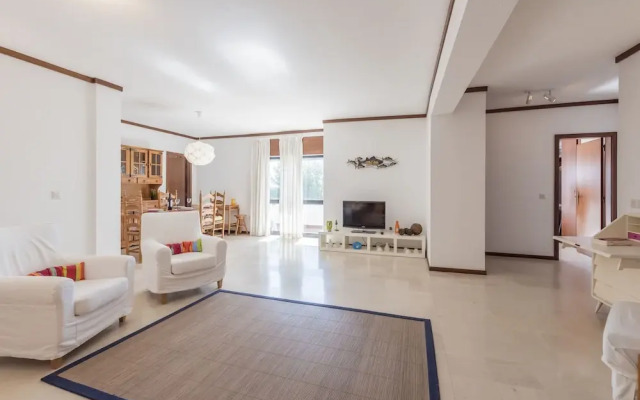 Fish House Flat With Pool