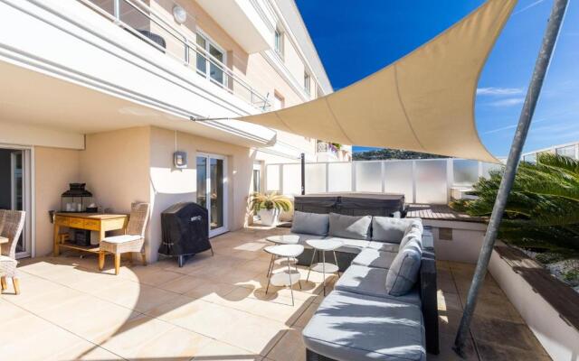 Superb penthouse in centre of Cannes Stunning views air-conditioning internet Near the Palais 532