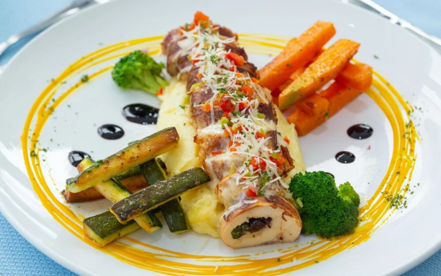 Skylight Suites Restaurant Bar