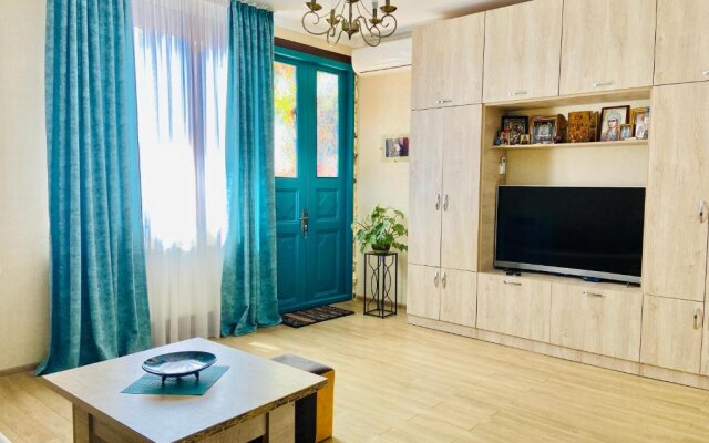 Apartment With Yard In Old Tbilisi