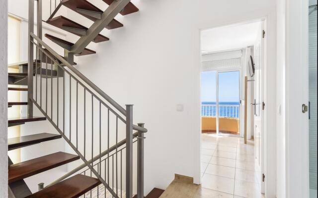Beachfront triplex with swimming pool parking