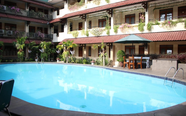 Cakra Kembang Hotel