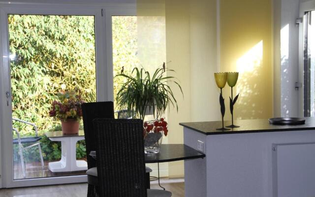 Apartment mit Burgblick im Grünen, Familie Held