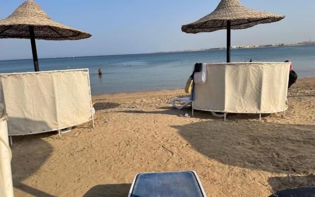 Apartment with private Beach in Sahl Hasheesh