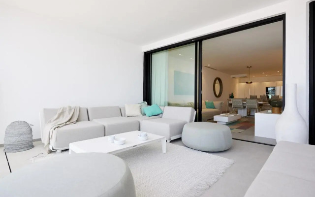 Infinity 0-3 LUXE PARTIAL SEA VIEW 2B