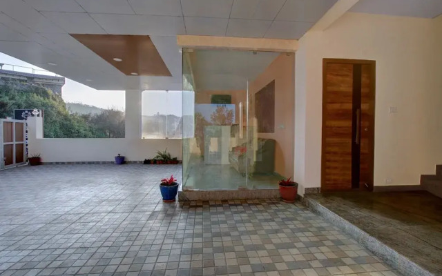 Oyo 27753 Kasa Luxury Inn