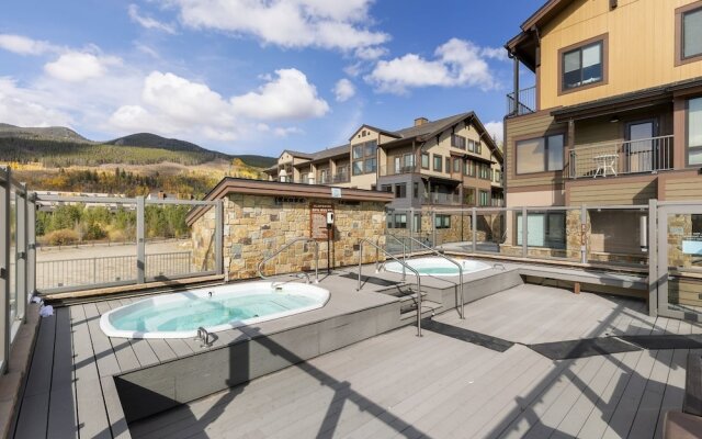 2767 Slopeside Condo by RedAwning