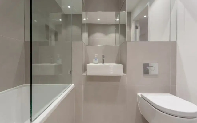 Modern 3 Bedroom Top Floor Apartment
