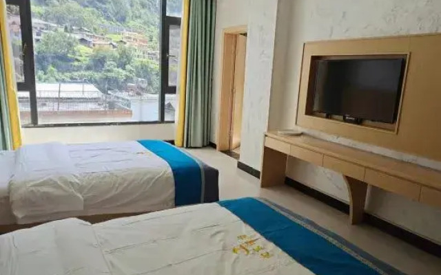 Gongshan Xiangdong Hotel