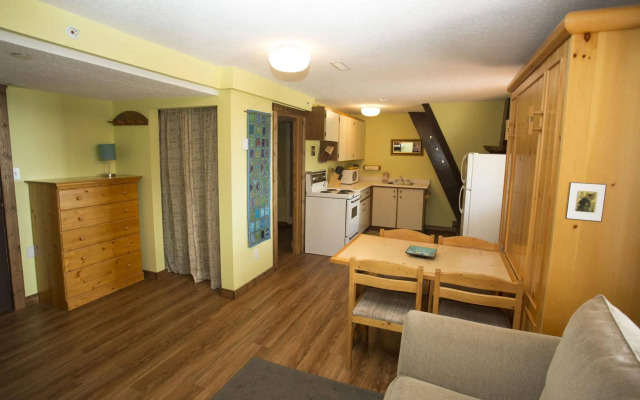 Pinnacles Suite Hotel