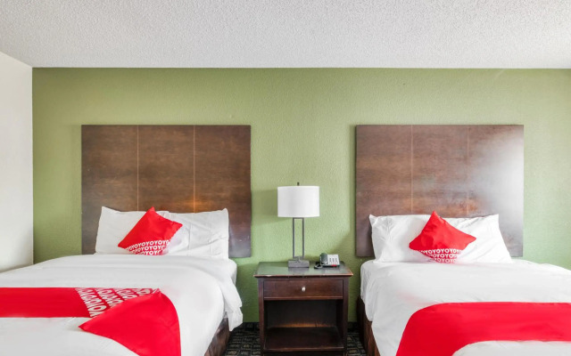 OYO Hotel Rosenberg TX I-69