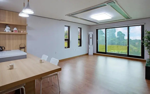 Seogwipo Sungsan Golden Village Pension