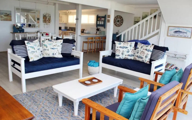 Baby Whale Bliss - Beachfront House