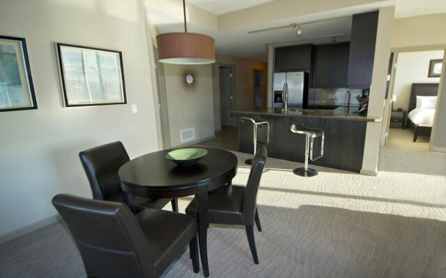 Suite Digs Vetro