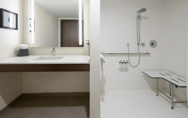 Holiday Inn Hotel and Suites Richmond West End by IHG