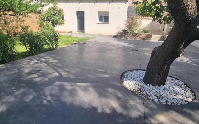 Charmant T2 Coeur de Village Avec Stationnement