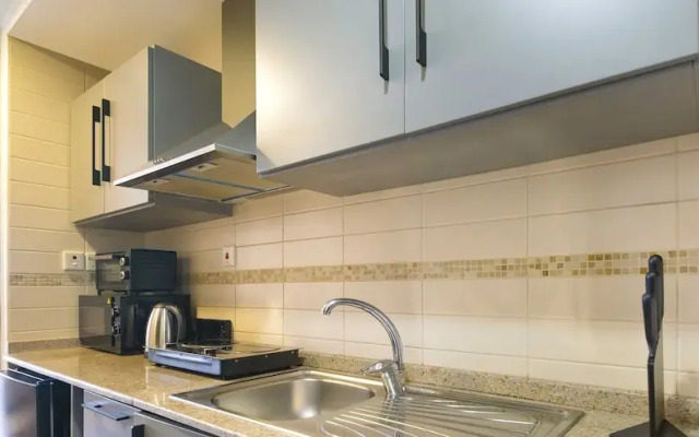 LUX The JLT Gold Crest Studio