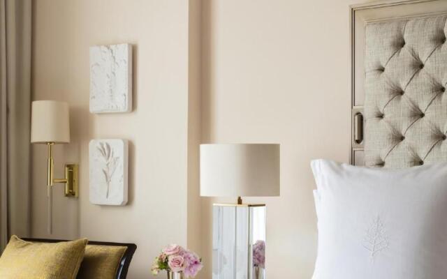 Отель Four Seasons Hotel Madrid