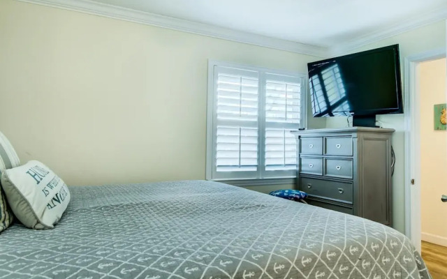 7 D, One Bedroom Condo