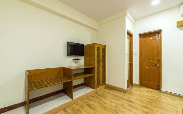 OYO 3722 Hotel StayEasy Majestic