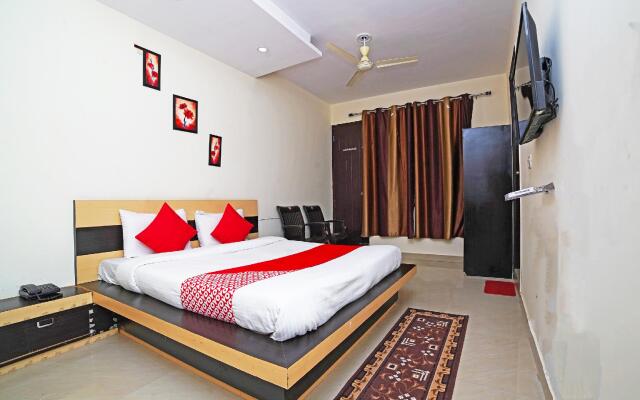 OYO 41348 Hotel Sameer Residency
