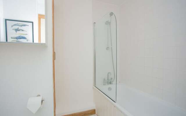 3 Bedroom Flat In East London