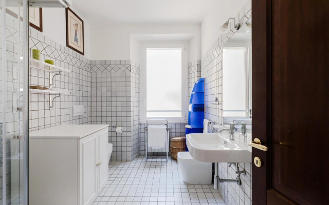 Classic apartment near the Colosseum