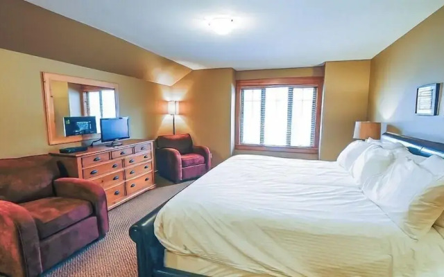 Pinnacle Ridge Chalets by Fernie Lodging