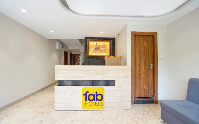 Fabhotel White Pearl